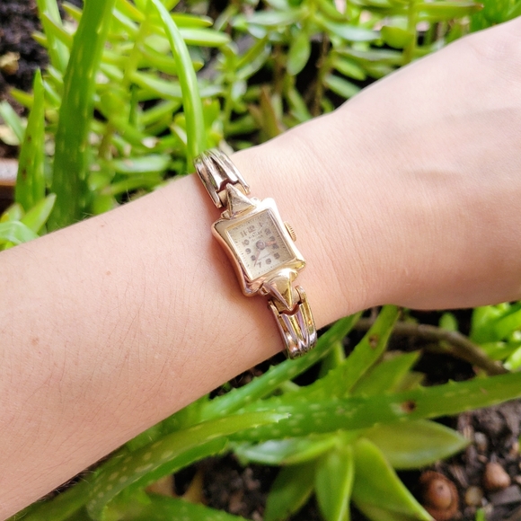 Vintage Ristlex 15 Rubis Dainty Rose Gold Watch main image 9